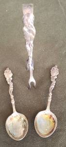 lot 64 image: Vintage Nils Johan Lady with Fan Silverplate 4in Sugar Tongs and pair of 4in Demi Tasse Spoons - Stamped SWEDENEXTRA PE.NS.ALP. - Circa 1950s