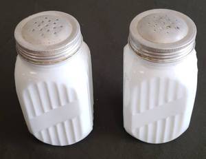 lot 74 image: Vintage Anchor Hocking Hoosier Ribbed Milk Glass Kitchen Range Shakers - Metal Lids - 2.5in x 2.5in x 5in T