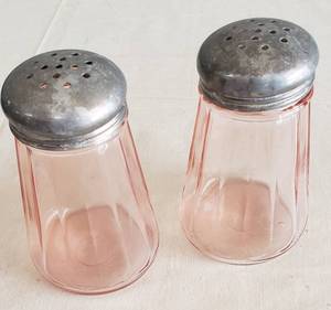 lot 77 image: Vintage Jeanette Glass Co. Pink Depression Glass Kitchen Range Shaker Set - 5in T x 3in W at Base - #2051-4