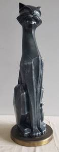 lot 120 image: Vintage Universal Statuary Corp., Chicago -. EXTRA LARGE Mid-Century Modern CUBIST Black Siamese Cat Statue on Metal Base - #S610R - 24in. T - Circa 1969- Has Maker Stamp, Year & Number
