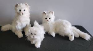 lot 137 image: 3 Animatronic Persian Furr Real Cats & Kitten - by Hasbro - 2009 - Battery Operated - With Motion, Movement, & Sound.