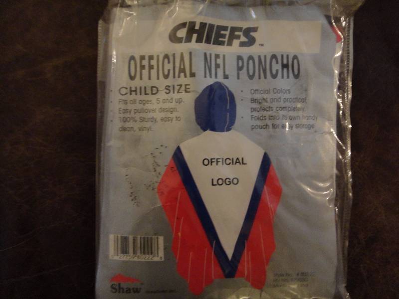 lot 1081 image: Chiefs Kids Poncho
