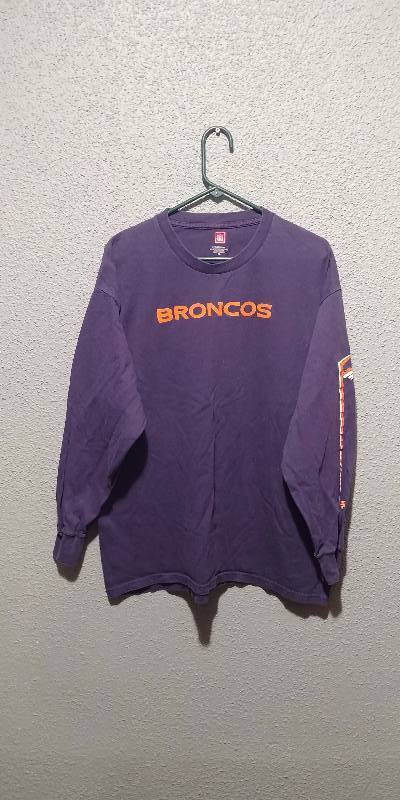 lot 1143 image: Broncos XL Long Sleeved T-Shirt