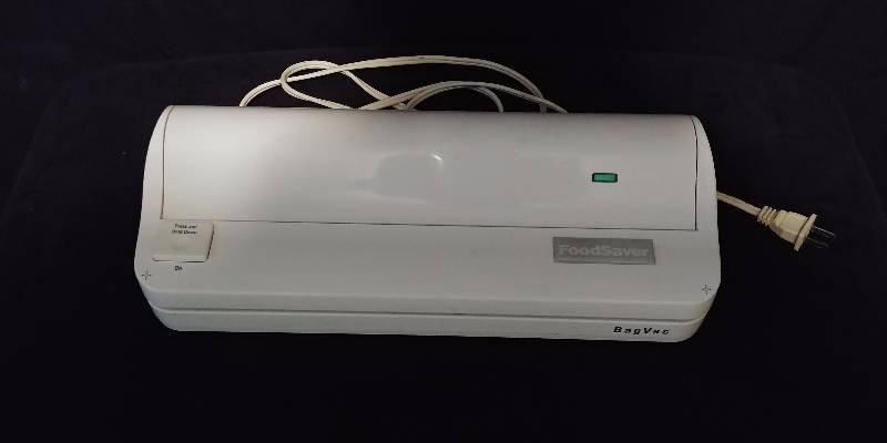 lot 100 image: Foodsaver Bagvac