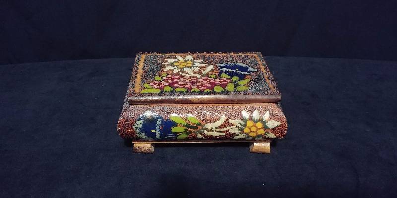 lot 131 image: Vintage German Jewelry Music Box