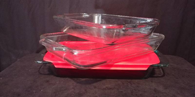 lot 166 image: Lot of Pyrex Baking Dishes