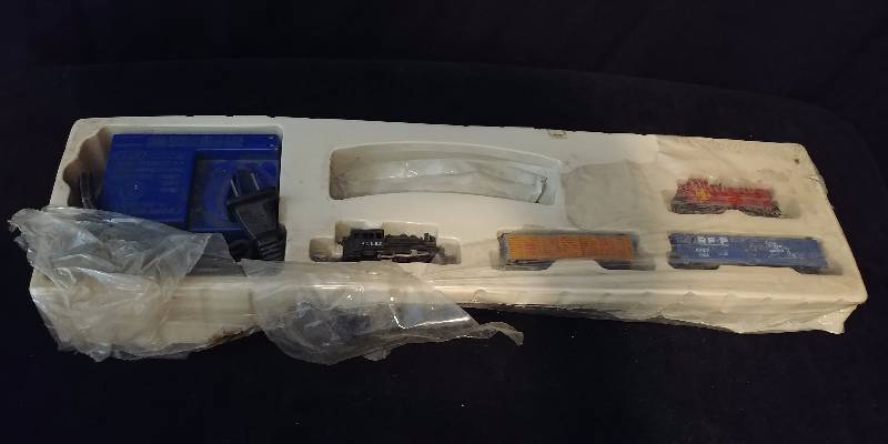 lot 101 image: Life Like Train Set N Scale