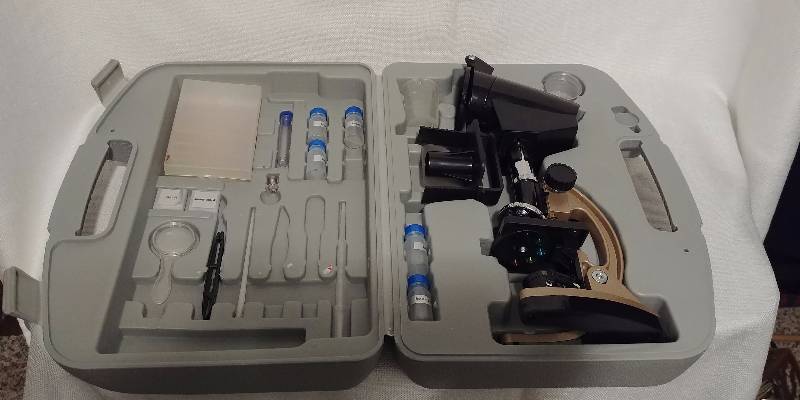 lot 169 image: Starter Microscope Set