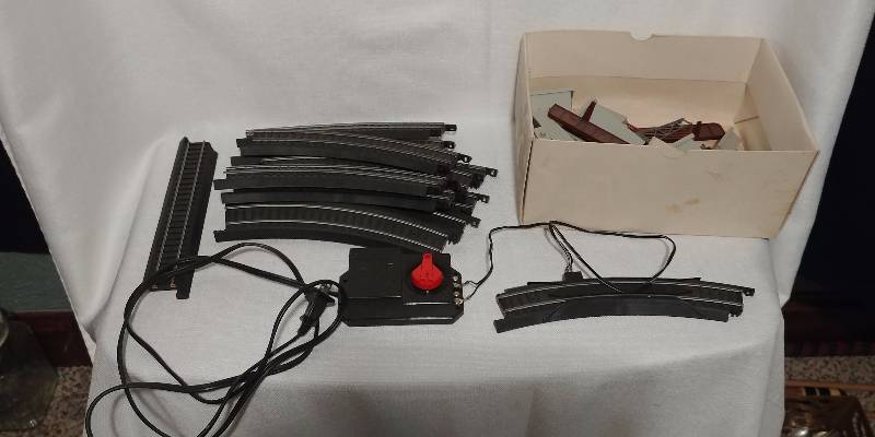 lot 138 image: Lot of HO Train Track with Transformer and Accessories