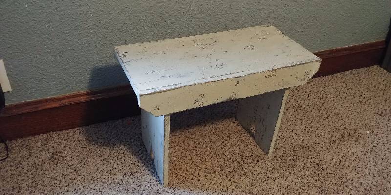 lot 171 image: Shabby Chic Bench