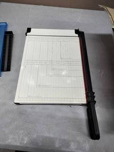 lot 1690 image: Precision Cutter With Position Ruler And Pressure Plate
