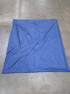lot 3092 image: Blue Silk Fitted And Loose Sheet 8ft x 7ft