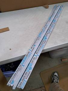 lot 3255 image: Vivosun High Output Horticulture Lamp Cool Light T5 4ft Lamp Light 3pk