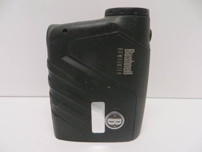 lot 1220 image: Bushnell Bowhunter Range Finder Chuck Adams Edition