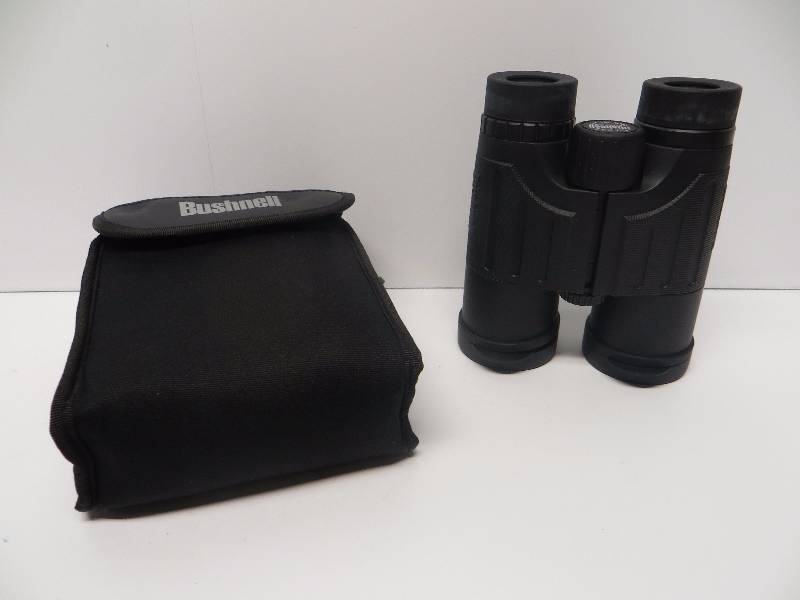 lot 1267 image: Bushnell 10x42 Binoculars Waterproof FOV 304 FT
