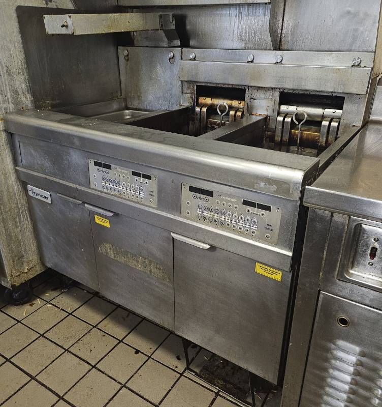 Complete Restaurant Liquidation!!! Steak n Shake In Topeka KS No