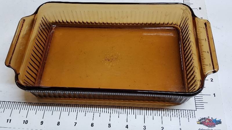 lot 5923 image: Vintage Ribbed Amber Glass Baking Dish. Rectangle shape