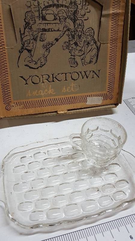 lot 5924 image: Federal Glass Yorktown Thumbprint Snack Set 4 Cups 4 Plates1950s-60s Set