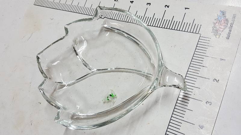 lot 5925 image: Small Flower Tulip Glass Dish