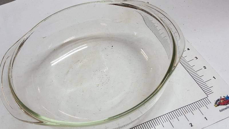 lot 5926 image: Pyrex 3qt Round Baking Dish Clear Glass