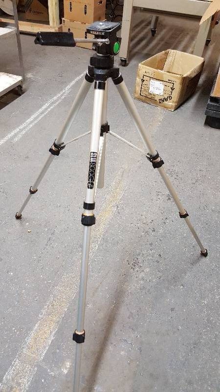 lot 5888 image: SILK 800G Tripod.