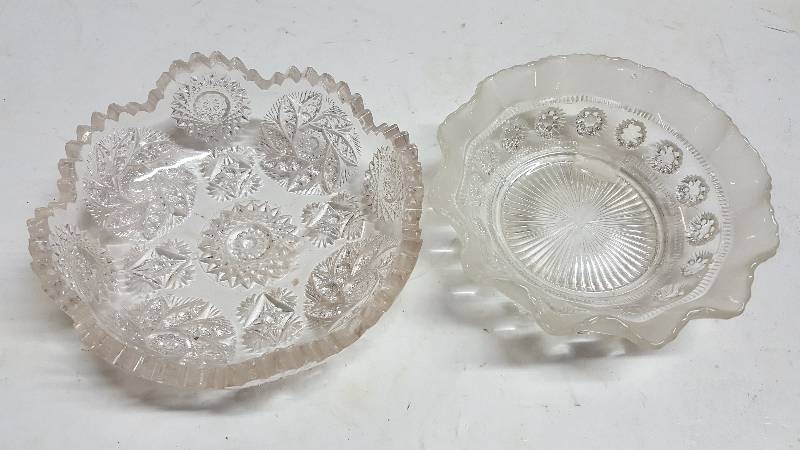lot 5897 image: Pair of 2 round glass candy dishes. No chips in the glass. Vintage