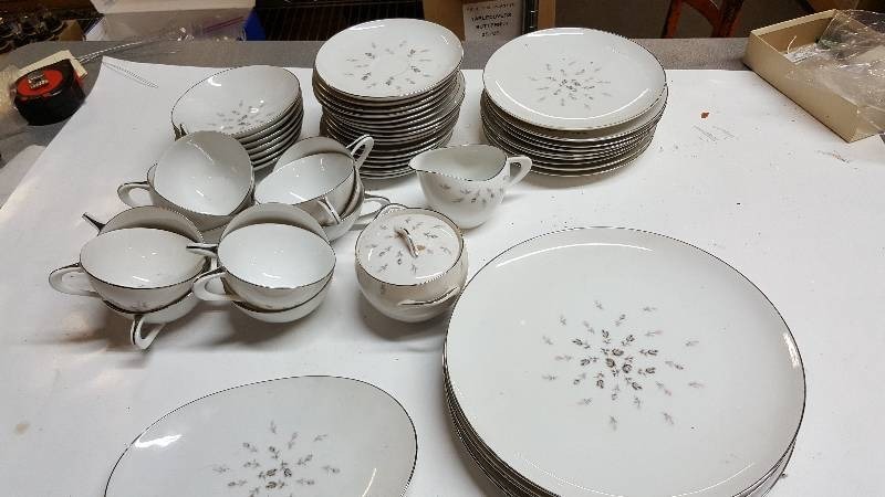 lot 5851 image: Large lot of clean fine china dishes, all in great condition.
