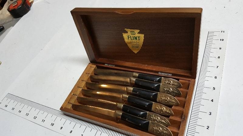 lot 5854 image: Beautiful set of Flint Stainless Vanadium Cutlery Knife Set in a amazing condition wooded box.