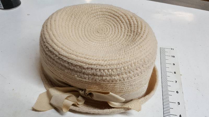lot 5828 image: Vintage hat made by the Quality Hat Maker, Everitt,