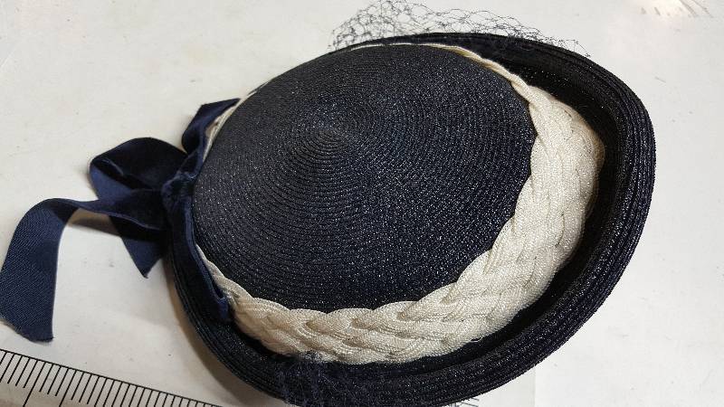 lot 5830 image: Vintage navy blue netted fancy hat.