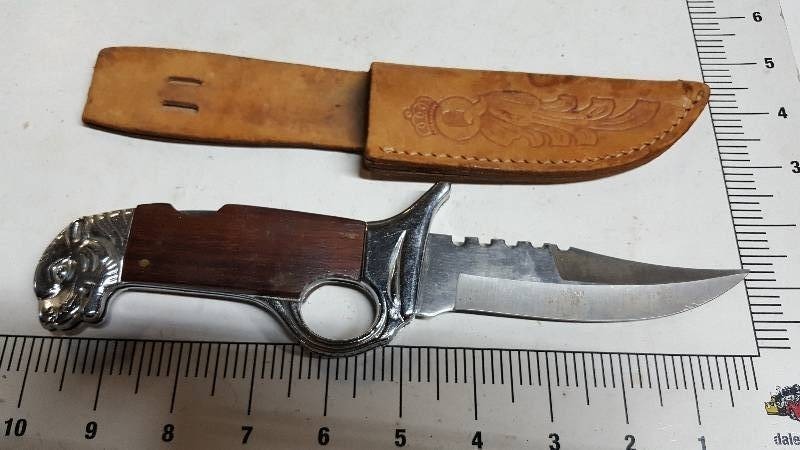 lot 5838 image: Unique knife that can be switched to two different positions, also comes with the belt loop holster.