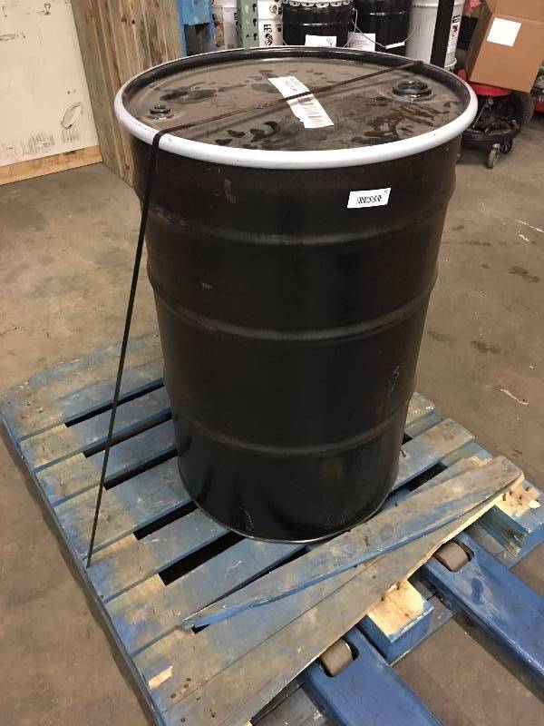 lot 31 image: 55 GALLONS OF FM 220 GEAR OIL  designed specifically for use in  machinery worm gears, spur gears, VALVES AND MUCH MORE