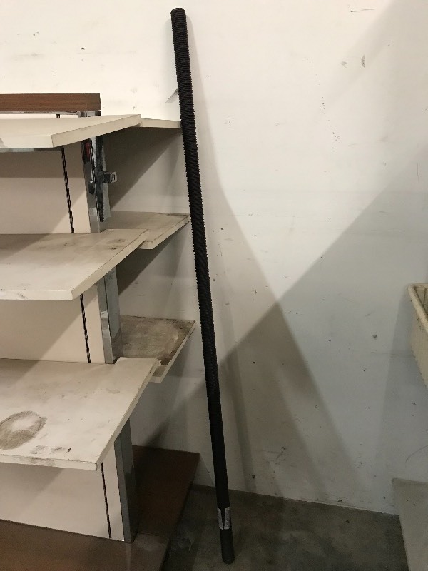 lot 33 image: LARGE ALL THREAD