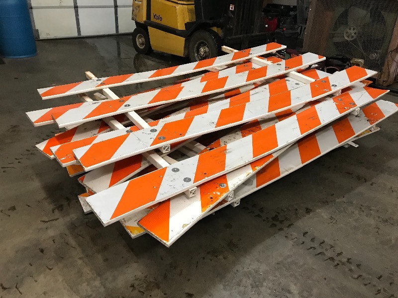 lot 67 image: 8 QTY 8 FEET WIDE COMMERCIAL ROAD BARRIERS