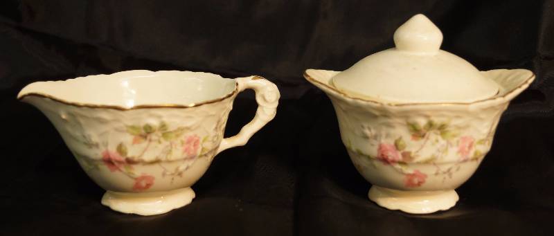 lot 7333 image: Vintage Creamer and Sugar Bowl w Lid - POP GOSSER U.S.A. Roge Point - Rosebank #5070 - See Photos