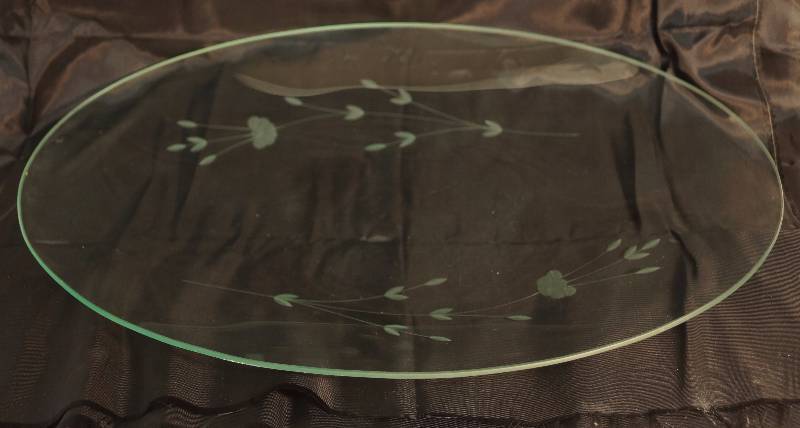 lot 7335 image: Large, Pretty Glass Floral Etched Serving Platter - No chips Approx 18 x 13.5