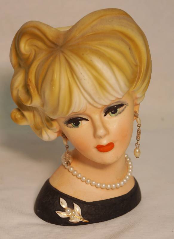 lot 7307 image: Vintage, Beautiful Lady Head Vase -NAPCOWARE No. C7472 w original brand sticker Pearl Necklace and Earrings- See Photo - Collectible Approx 6 tall
