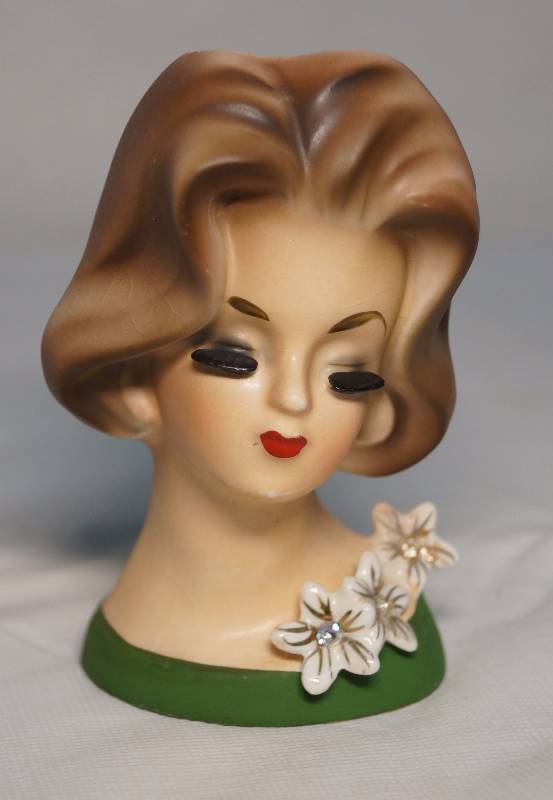 lot 7316 image: Lady Head Vase - 4-12 NAPCOWARE C-6525 - pretty