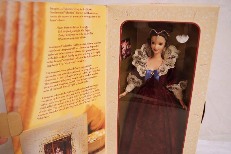 lot 2031 image: Hallmark Special Addition Barbie- Second in the Be My Valentine Collector Series- NEW IN BOX Excellent Condition