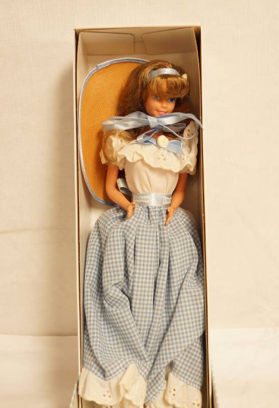 lot 2039 image: Barbie as Little Debbie Collectors Edition Doll- SECOND in the Series- NEW IN BOX Excellent Condition