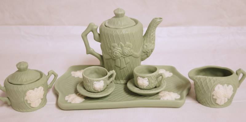lot 2044 image: Bisque Rose Collection - Tea Set - New win Box - Tiny Tea Set - SO CUTE