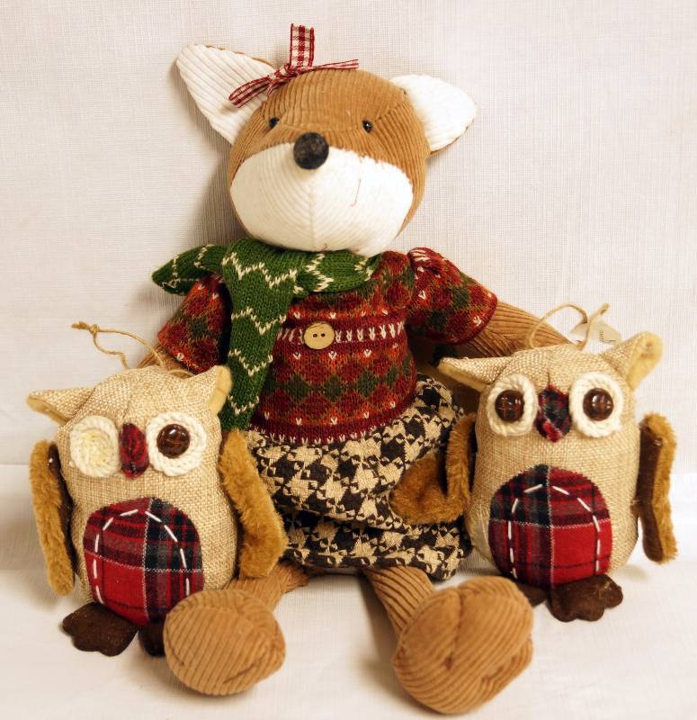lot 2289 image: Lot of Woodsie Christmas Creatures - Prim Style Dcor CUTE - one owl needs an eye fixed. Adorable