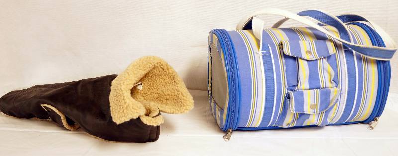 lot 2294 image: Dog Carrier and Cute Doggie Coat Keep that puppy warm See Photos