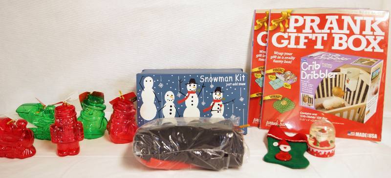 lot 2301 image: Lot of X-Mas Funnies Prank Gift Boxes, Snowman Kit (snow not included) FUN GIFT IDEAS