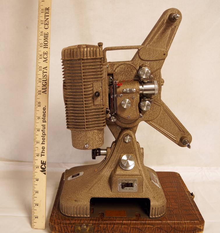 lot 2311 image: Vintage Keystone Regal - 8mm Projector - Model K-109 - wcase - WORKS See Video - NICE