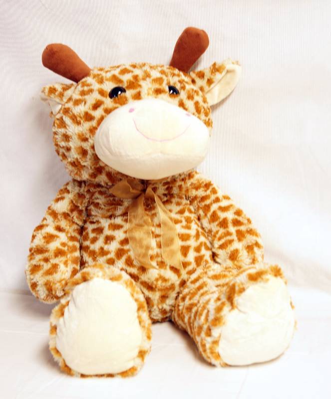 lot 2363 image: Big, Super Soft Plush Giraffe Toy - New without tags - So cute and huggable
