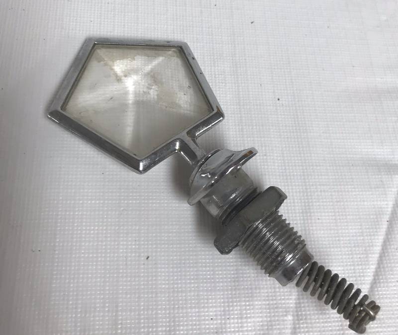 lot 7031 image: Chrysler crystal Hood Ornament - Neato