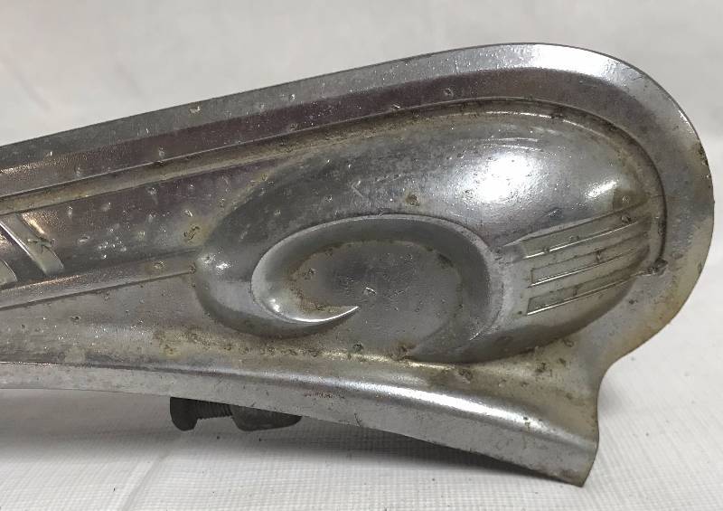 lot 7035 image: 1941 - 1947 Dodge Truck Hood Ornament 913968 Chrome