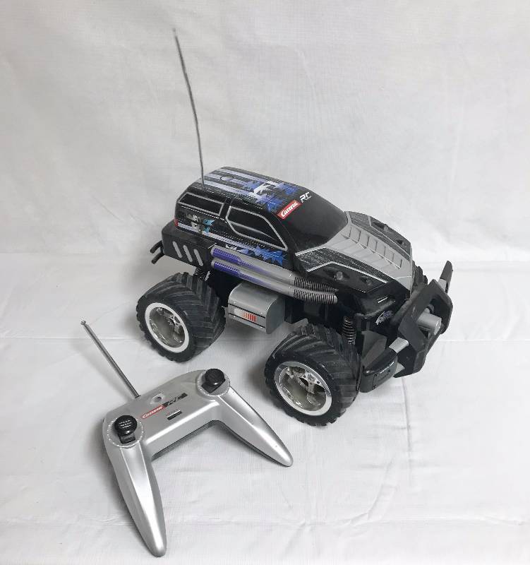lot 7041 image: BIG Carrera RC SUV Truck with Remote