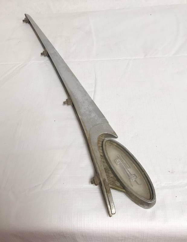 lot 7034 image: Vintage 1960 Ford Hood Ornament Galaxie Starliner